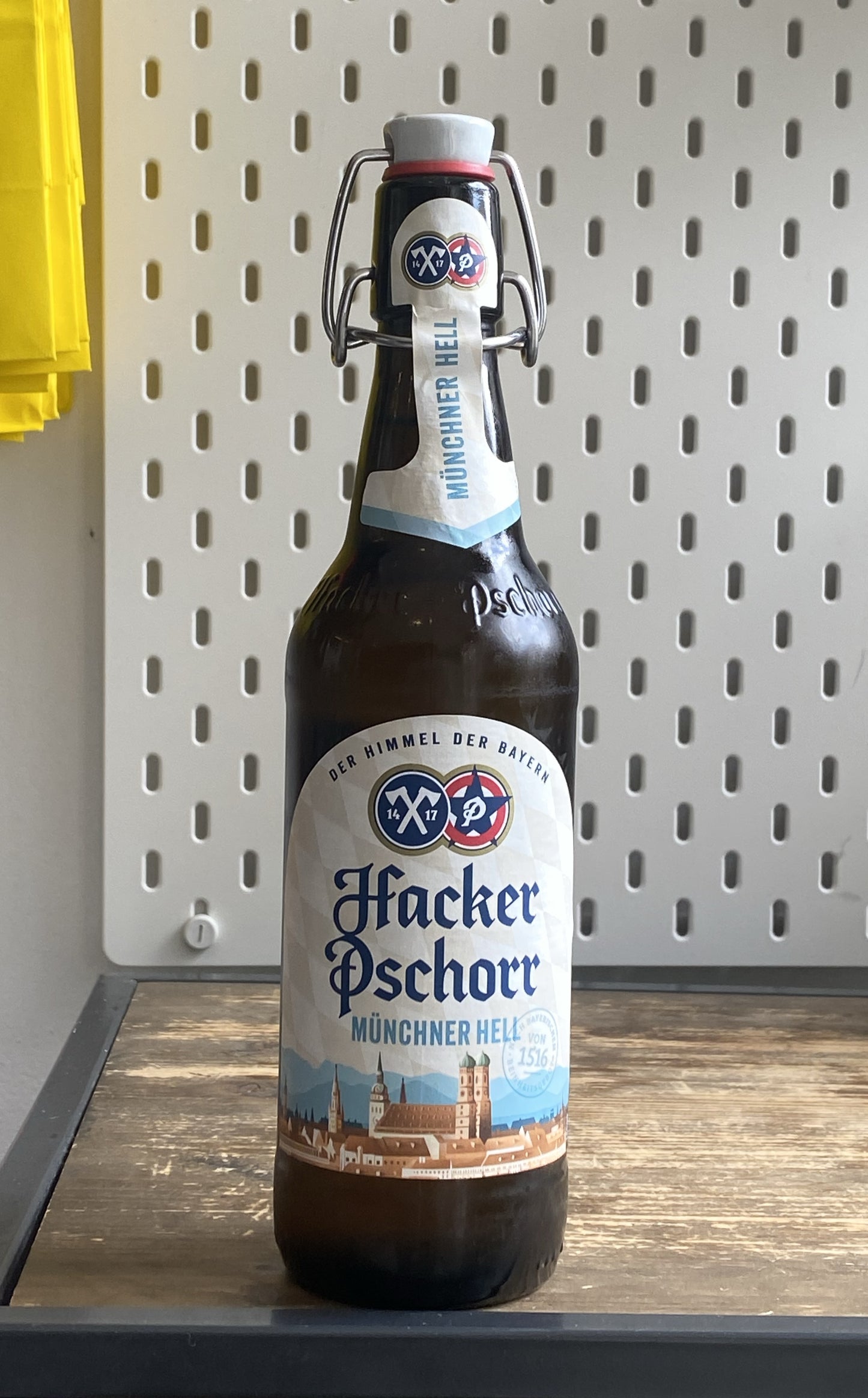 Hacker-Pschorr Munchener Hell at The Beerhive, Edinburgh. Free UK shipping.