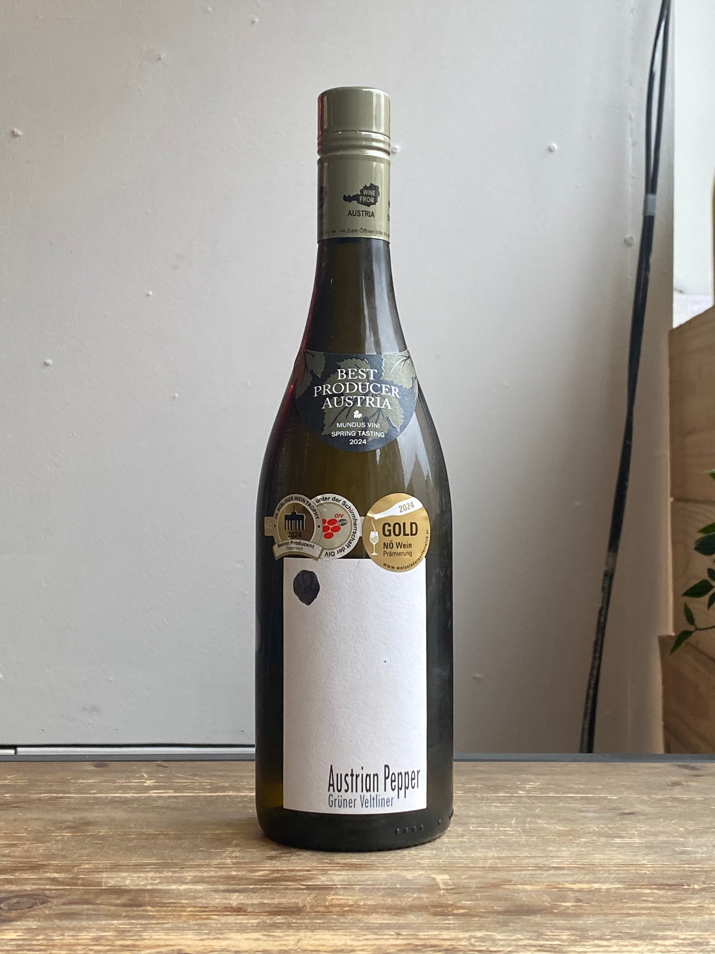 The Dot Pepper Gruner Veltliner at The Beerhive, Edinburgh. Free UK shipping.