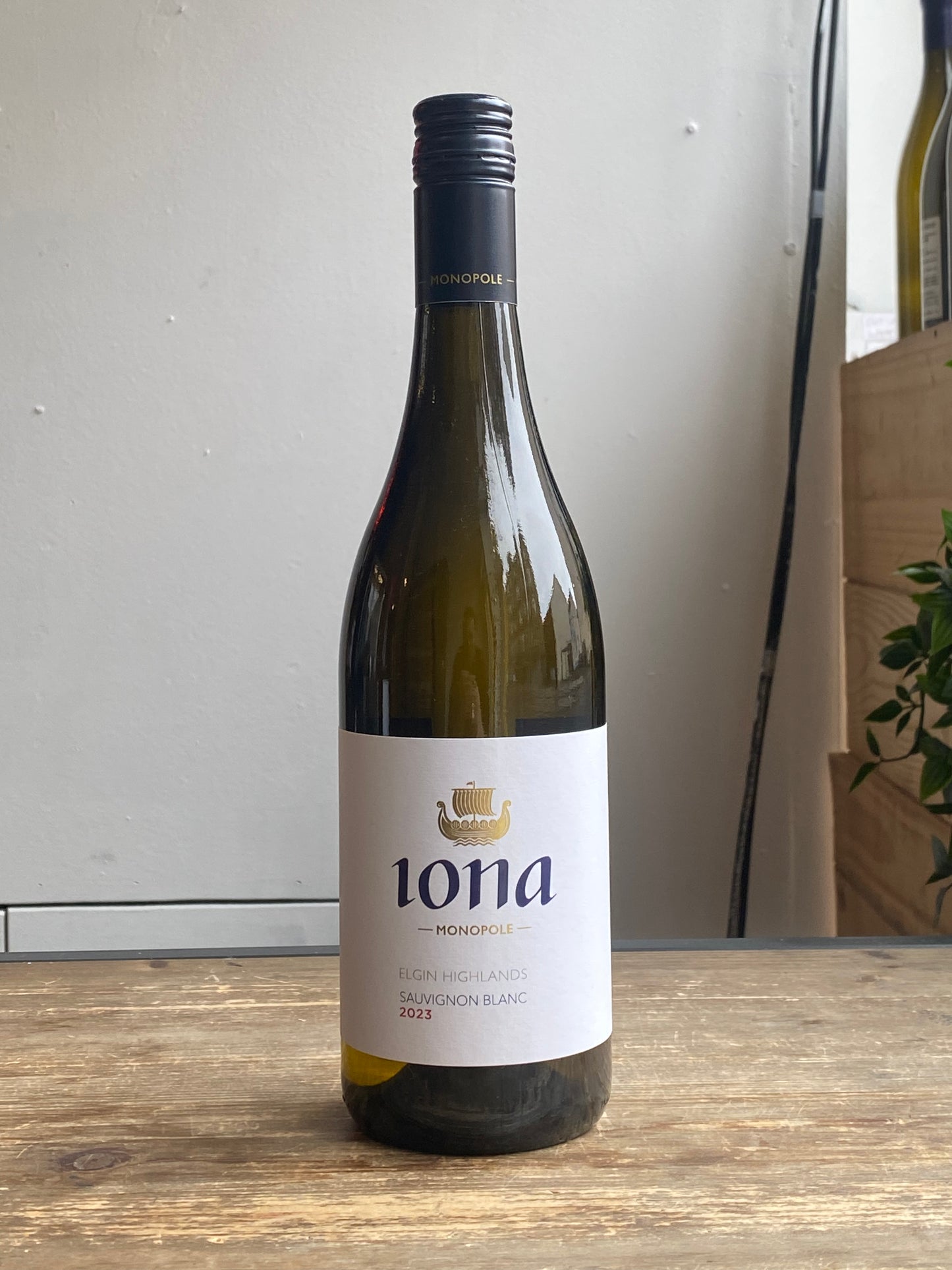 Iona Monopole Elgin Highland Sauvignon Blanc at The Beerhive, Edinburgh. Free UK shipping.