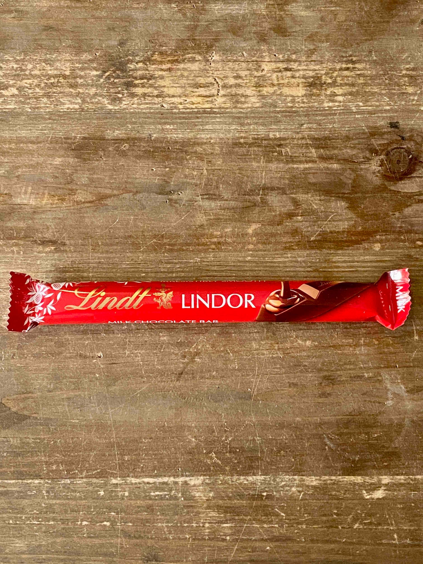 Lindt Lindor Chocolate Bar 38g