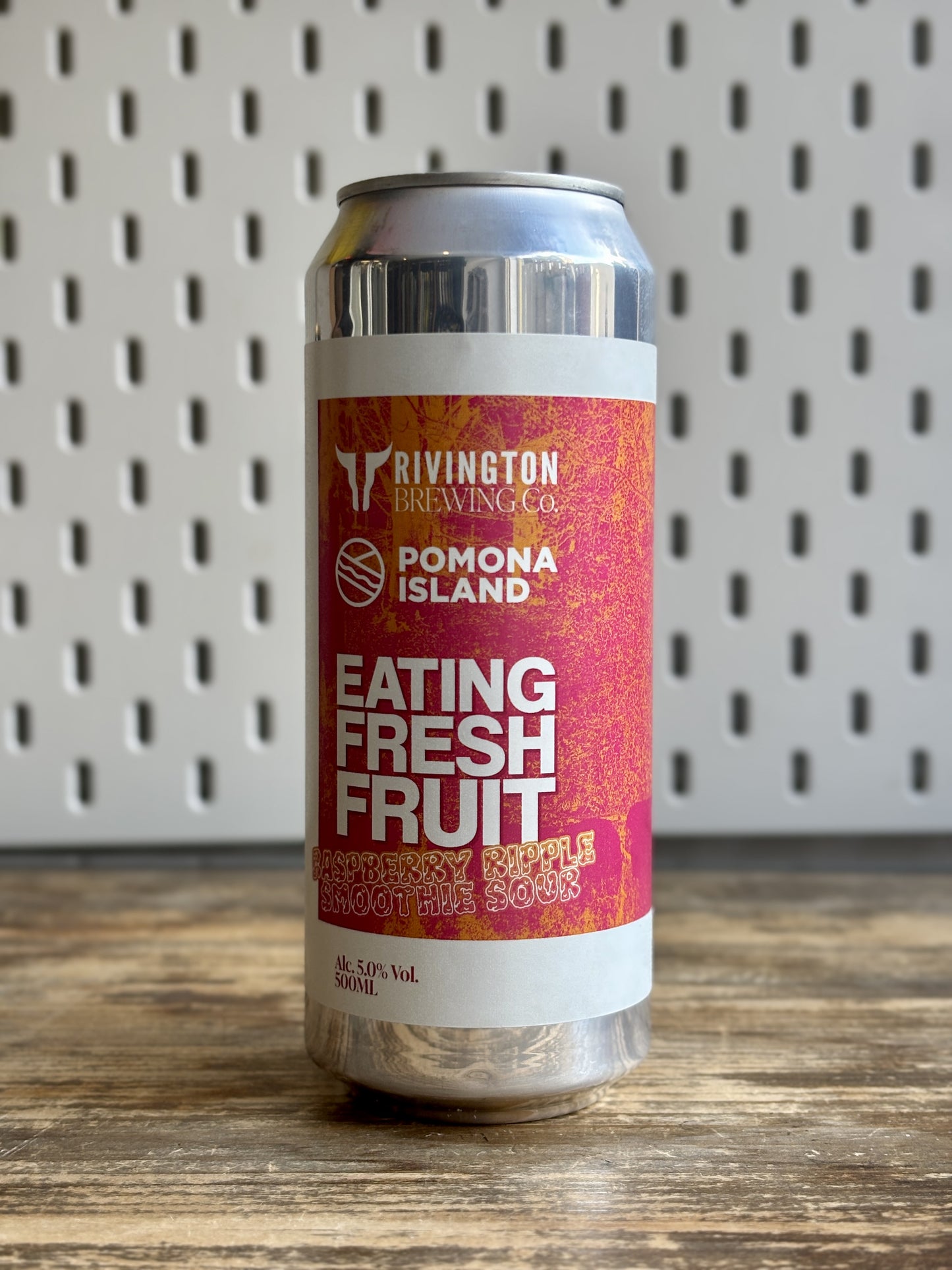 Rivington X Pomona Island Eating Fresh Fruit at The Beerhive, Edinburgh. Free UK shipping.