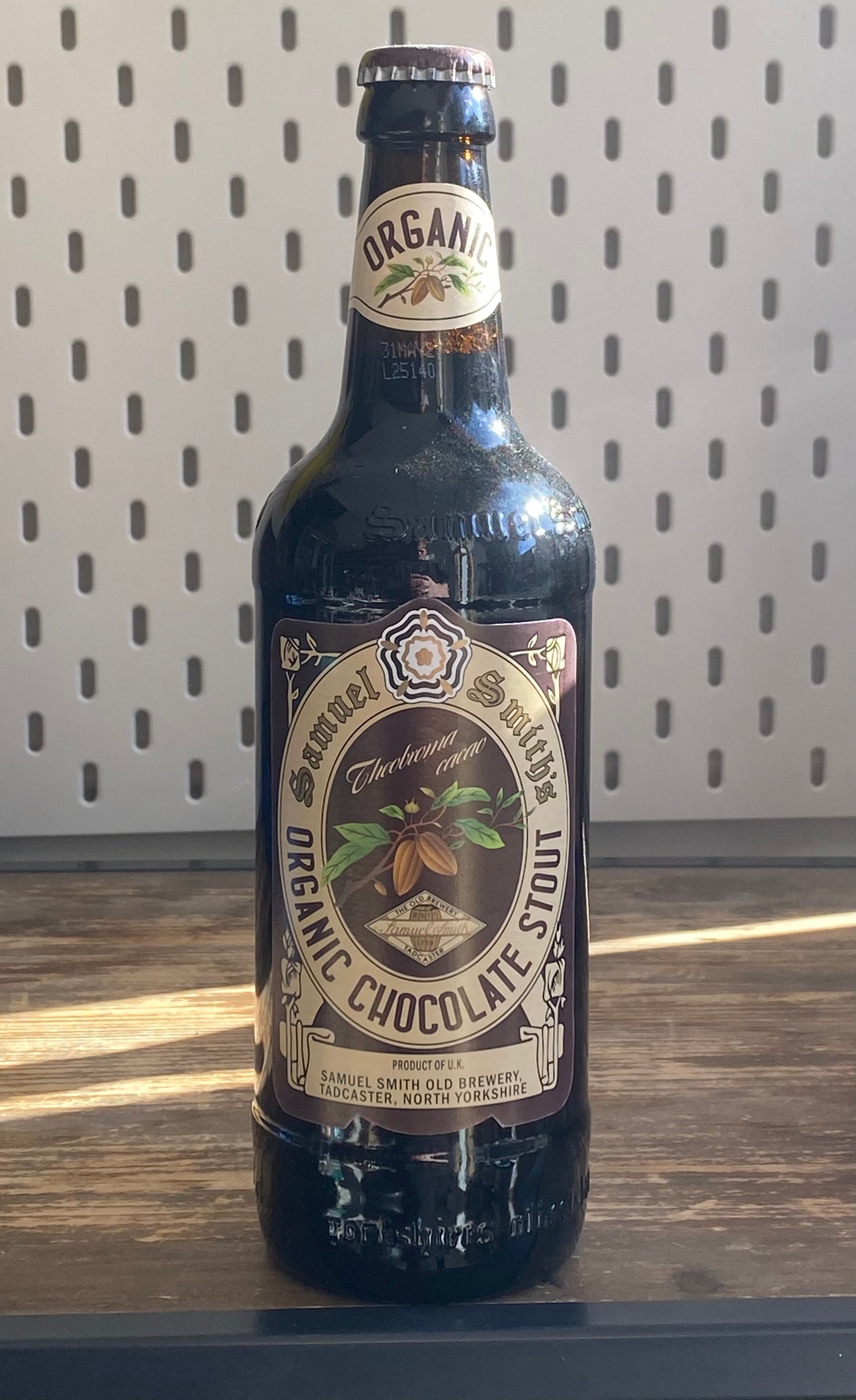 Sam Smiths Chocolate Stout at The Beerhive, Edinburgh. Free UK shipping.