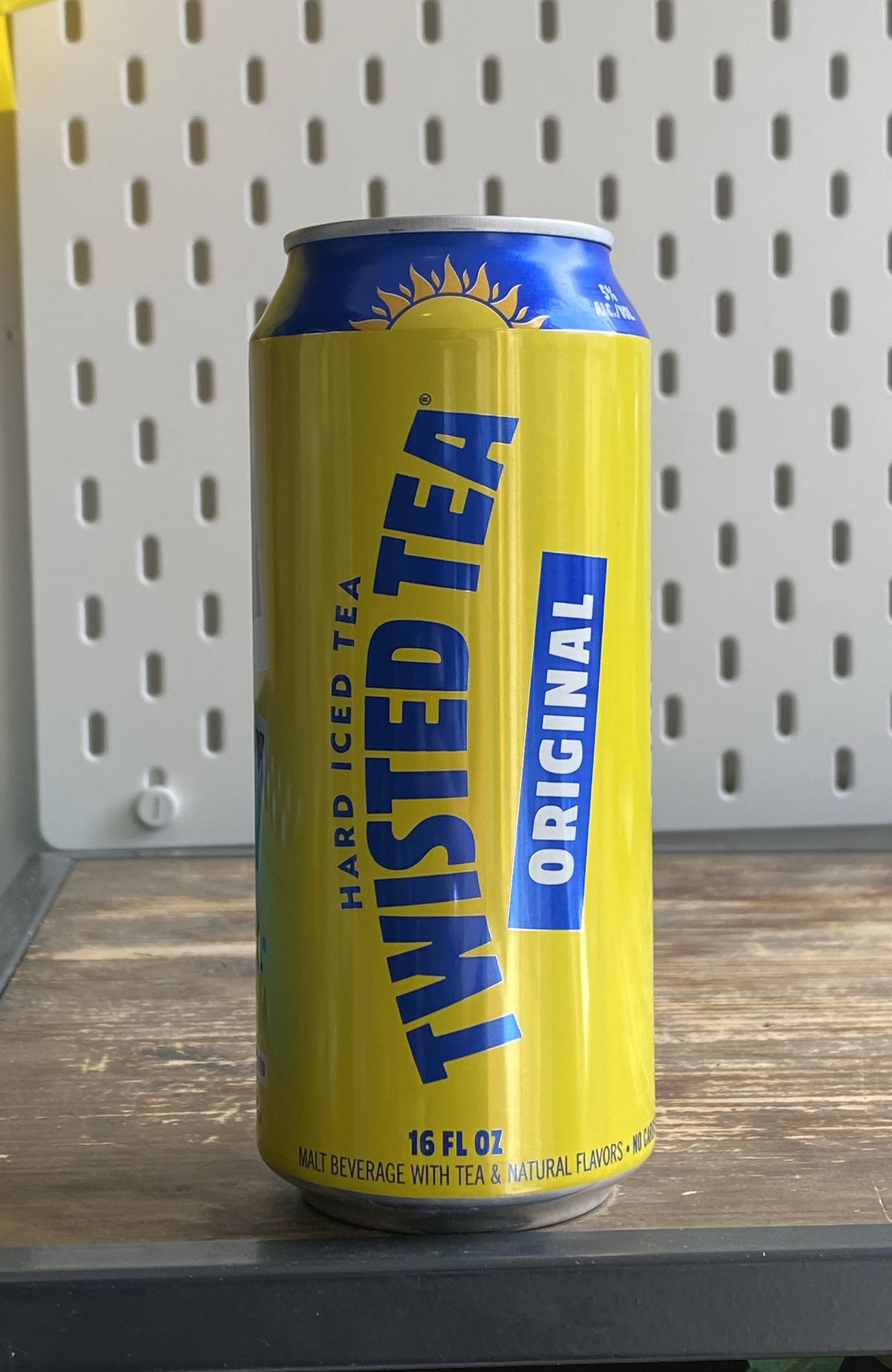 Samuel Adams Twisted Tea Hard Tea - Lemon at The Beerhive, Edinburgh. Free UK shipping.