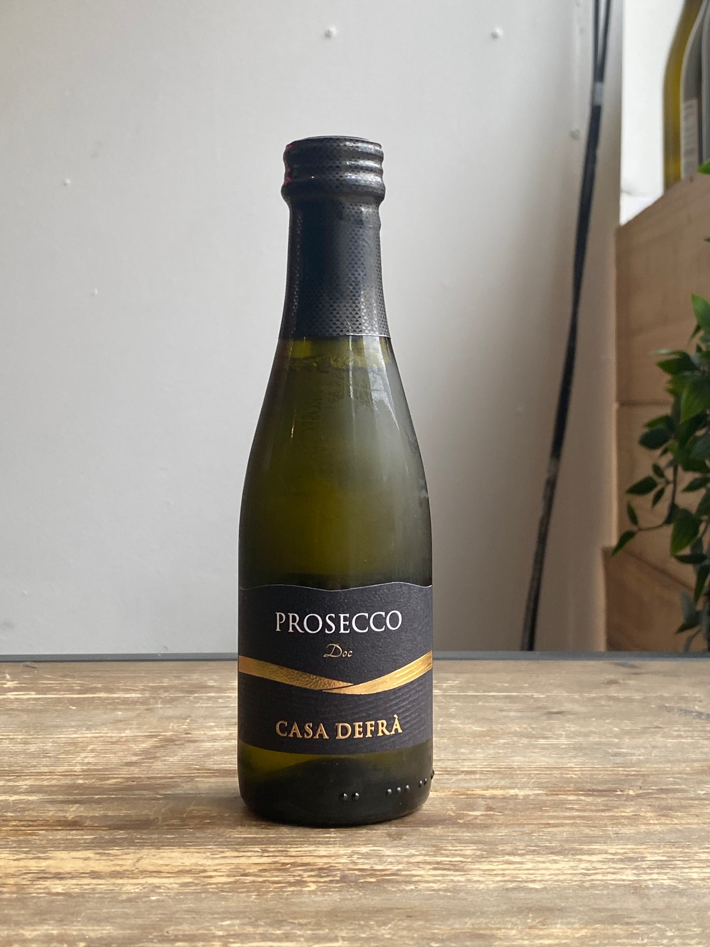 Cielo e Terra Casa Defra Prosecco Frizzante 20cl at The Beerhive, Edinburgh. Free UK shipping.
