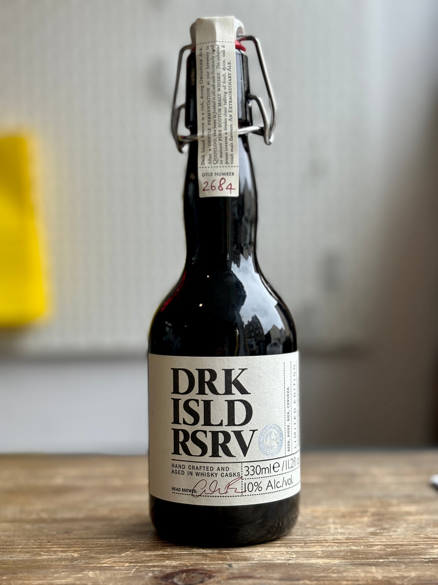 Dark Island Reserve 330ml at The Beerhive, Edinburgh. Free UK shipping.