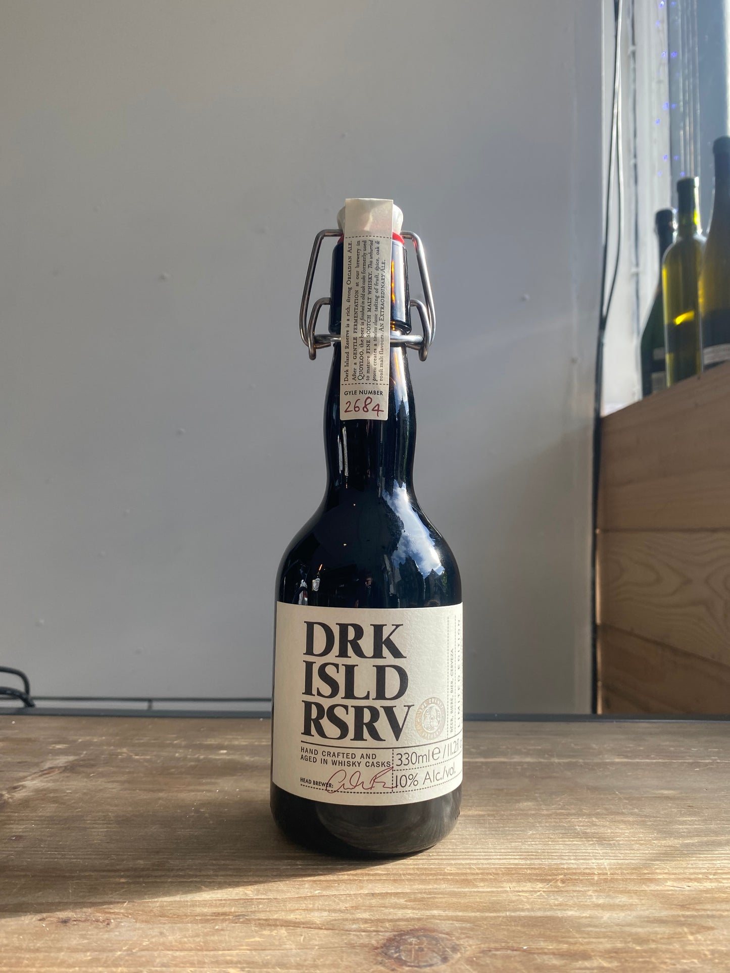 Dark Island Reserve 330ml at The Beerhive, Edinburgh. Free UK shipping.