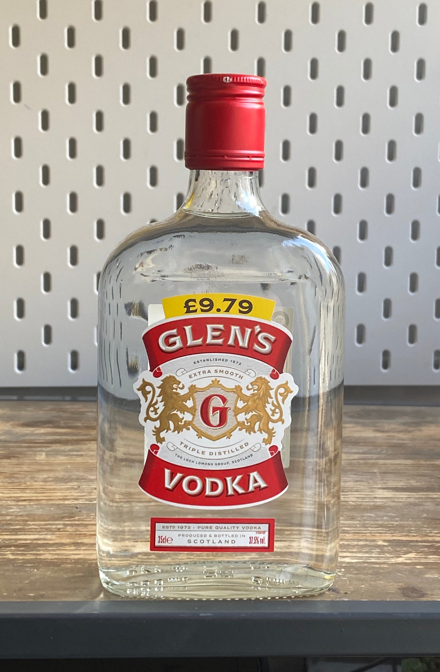 Glens Vodka 35CL at The Beerhive, Edinburgh. Free UK shipping.