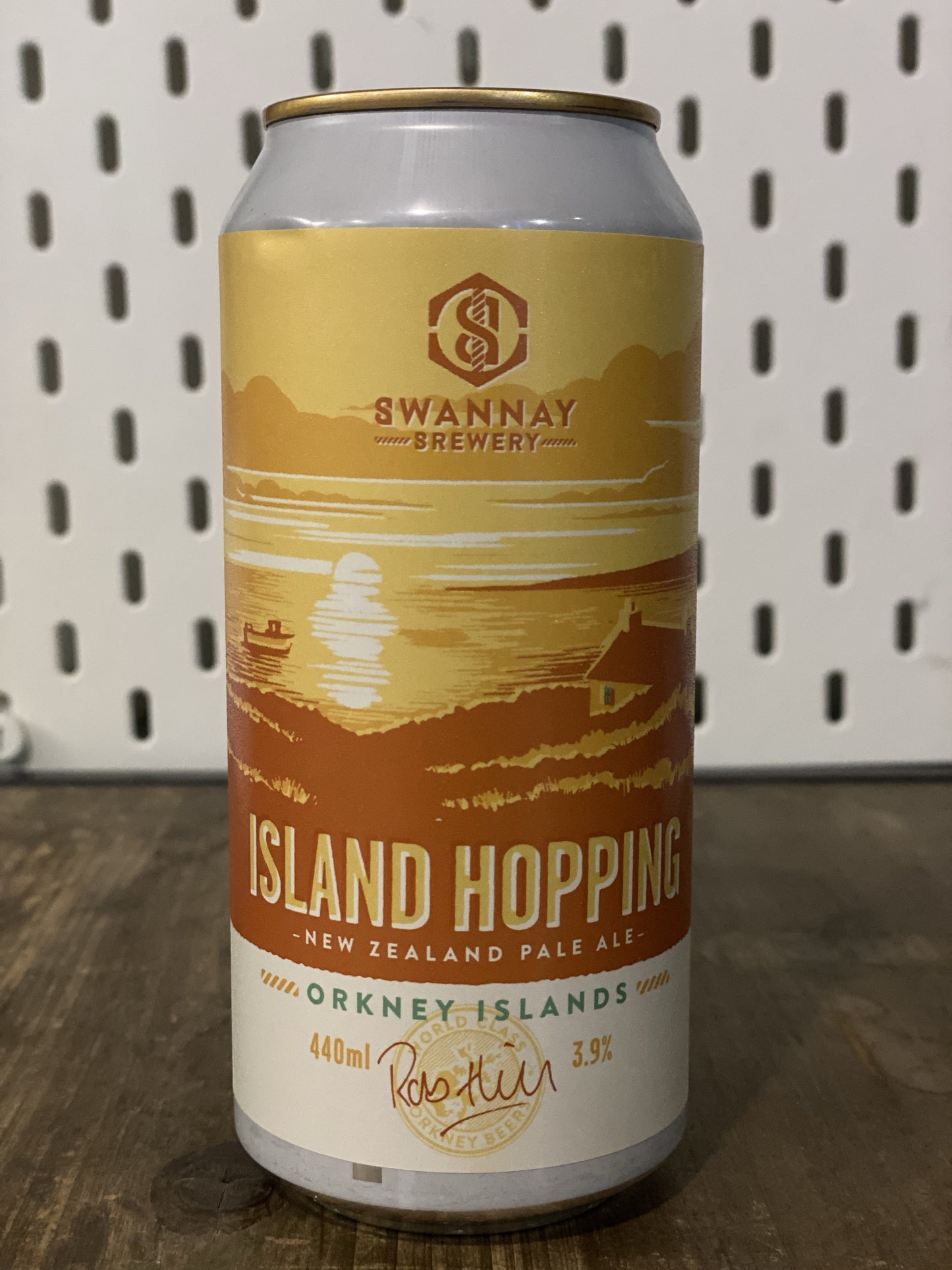 Swannay Island Hopping NZ Pale Ale at The Beerhive, Edinburgh. Free UK shipping.