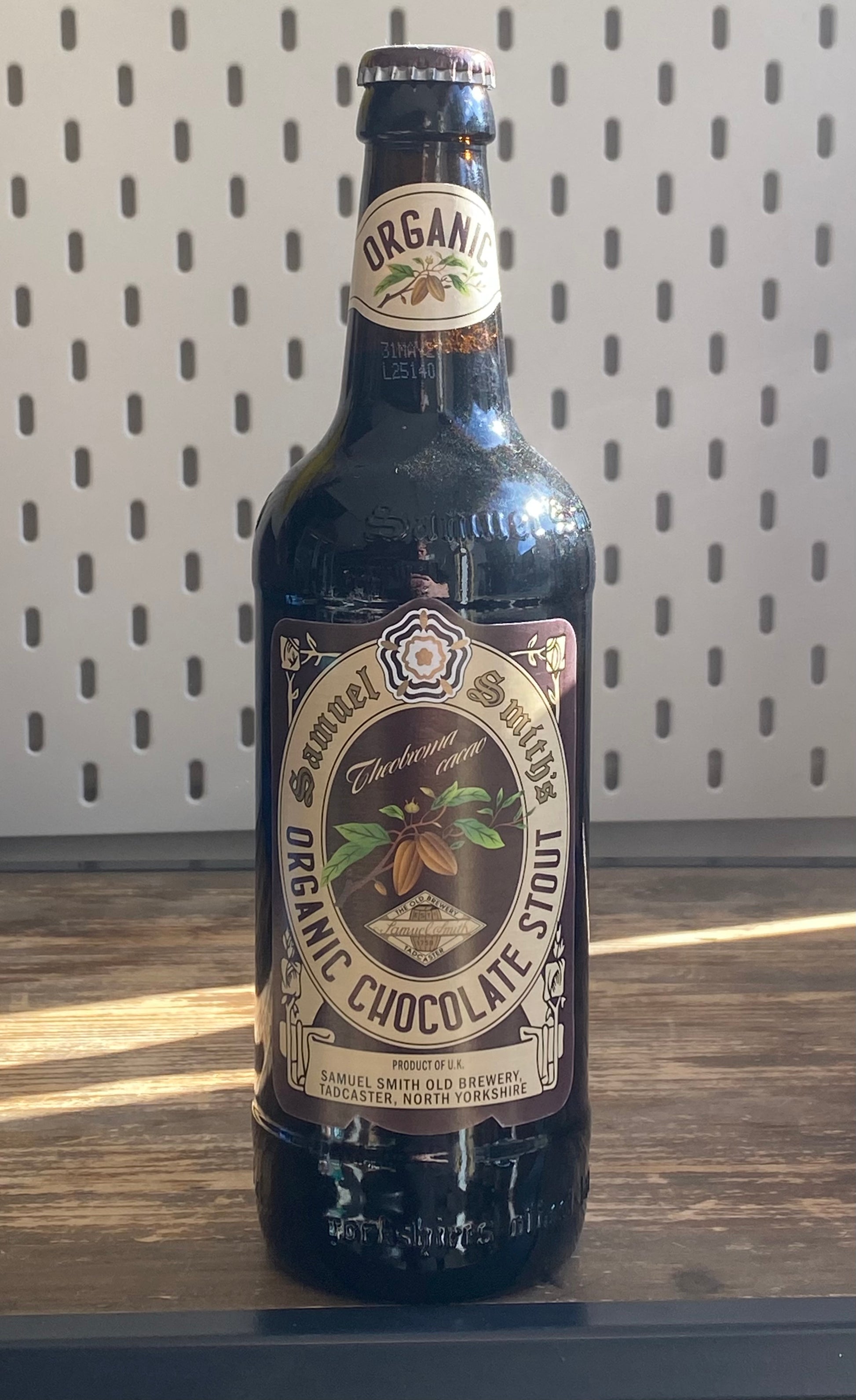 Sam Smiths Chocolate Stout at The Beerhive, Edinburgh. Free UK shipping.