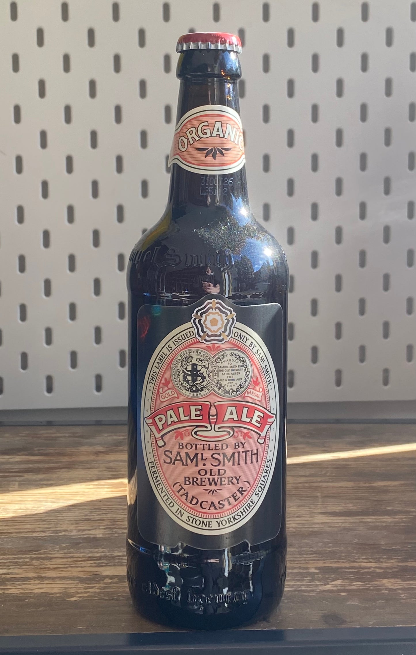 Sam Smiths Organic Pale Ale at The Beerhive, Edinburgh. Free UK shipping.