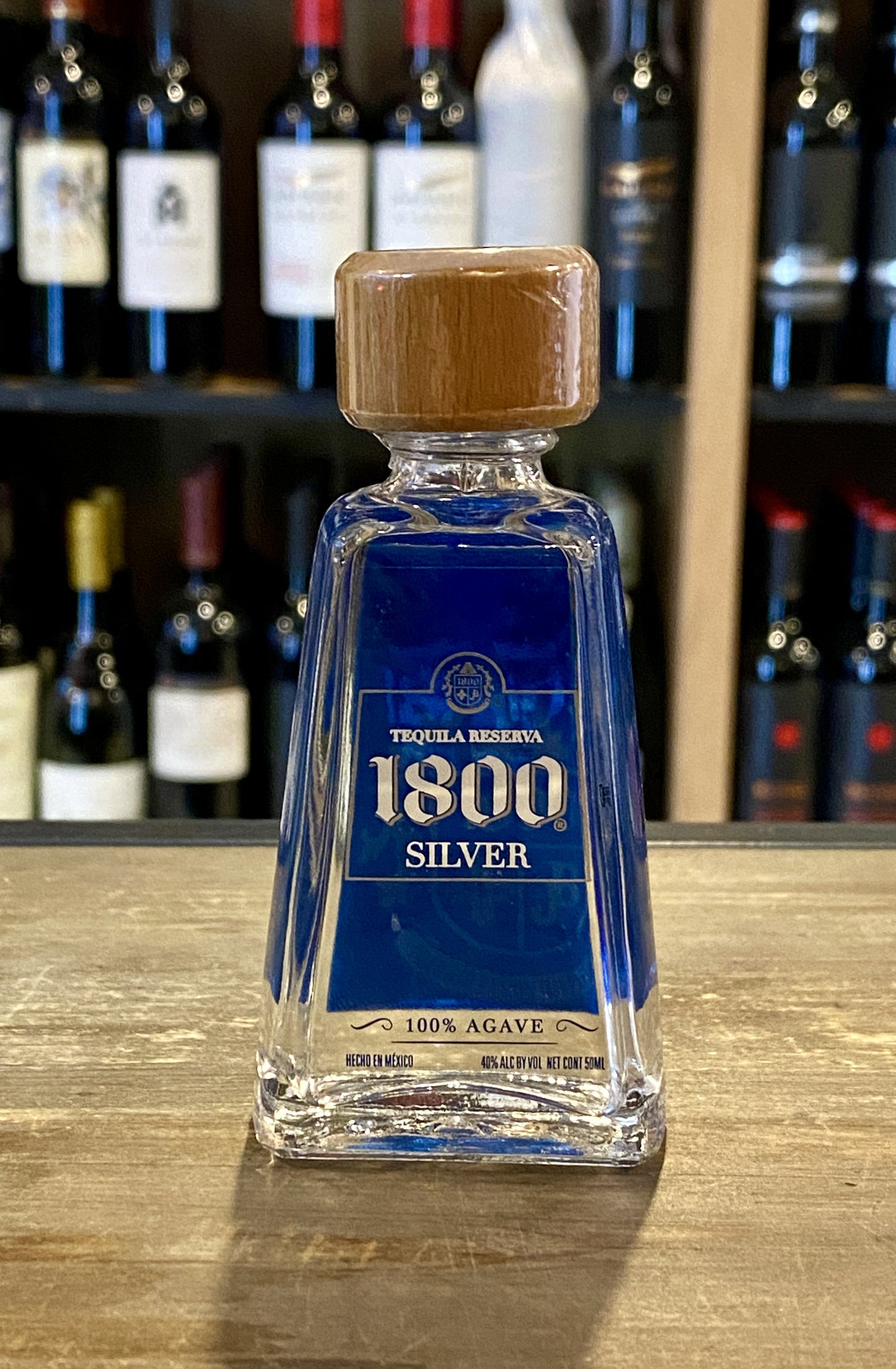 A smooth and a supple entry with a round medium bodied palate with sweet prune and roasted pepper. The colour is pale yellow diamond.1800 Silver Tequila has a distinct aroma of agave, roasted peppers, spice and black peppercorns. It has a long sweet and fruity pepper fade finish.